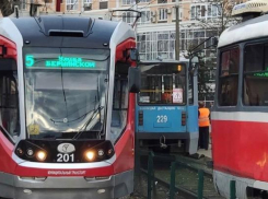 В Краснодаре у трамвая, работающего на маршруте, отвалилась дверь