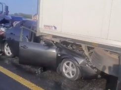 Женщина и ребенок погибли при столкновении 5-ти машин в Краснодарском крае: видео