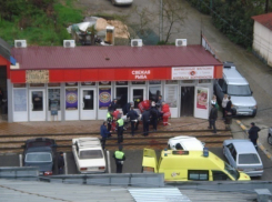 В Сочи полицейский хотел проверить документы, а получил нож в грудь