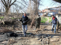  Краснодарские чиновники вышли на уборку центра города 