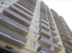 В Краснодаре погибла девушка, выпавшая с балкона 