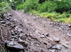 В Сочи на дорогу сошел селевой поток