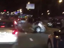 Напополам: иномарку разорвало надвое в страшной аварии в Сочи