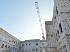 В Краснодаре продолжается строительство школы в поселке Российском