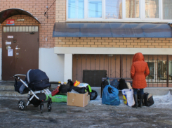 Погорельцам краснодарского самостроя собрали полмиллиона рублей и тонны предметов гумпомощи