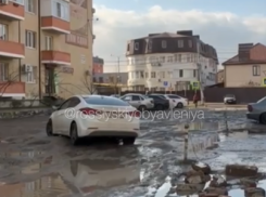 Краснодарцы назвали ситуацию с дорогой в посёлке Российском катастрофической