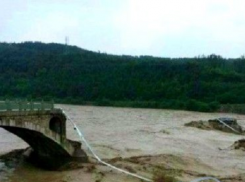 В Отрадненском районе рухнул мост весом 90 тонн 