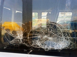 В Абхазии закидали камнями автобус из Сочи: пострадал ребенок