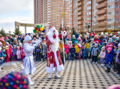 В Губернском и «Панораме» прошли новогодние елки