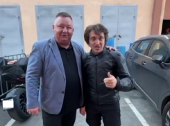 Комик Денис Дорохов пожелал больше денег сотрудникам ДПС Кубани