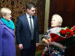 В Краснодаре вручили памятную медаль жительнице блокадного Ленинграда 