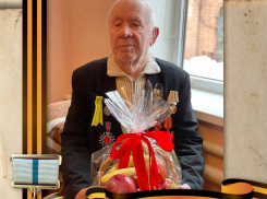 Андрей Анашкин поздравил ветерана с Днём снятия блокады Ленинграда 