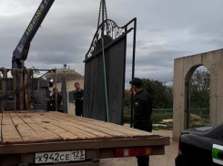  Мужчина из-за миллионного долга остался без кованых ворот под Краснодаром 