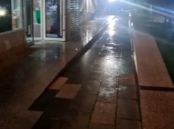 «Вода лилась по стеклам»: запуск отопления в краснодарской многоэтажке привел к потопу