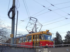 В центре Краснодара приостановили движение трамваев