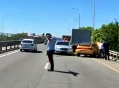 В Краснодаре «ВАЗ» сбил рабочих на федеральной трассе: один погиб, трое ранены