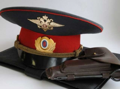 На Кубани пьяный мужчина потоптался по фуражке полицейского и заплатит за это штраф