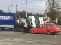 «Скорая» попала в массовое ДТП под Горячим Ключом