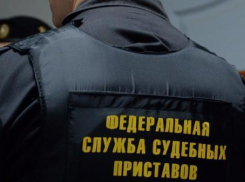 Мужчина устроил драку с судебным приставом из-за дочери
