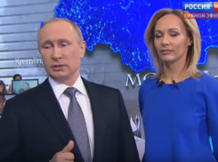 Прямая линия Владимира Путина началась с видеозвонка