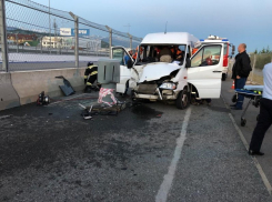  Маршрутка с людьми в Сочи попала в ДТП, есть пострадавшие 