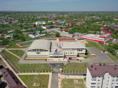Вениамин Кондратьев осмотрел самый крупный спорткомплекс-долгострой в Курганинске
