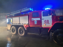 Склады на площади почти 500 квадратных метров загорелись в Анапе