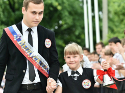 На Кубани прозвенел последний звонок: тысячи школьников «побоялись» доучиться до 11 класса