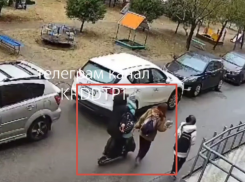 Женщина на самокате с ребенком сбила школьницу в Краснодаре 