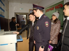 Абитуриенты научились снимать отпечатки пальцев без краски в Краснодаре 