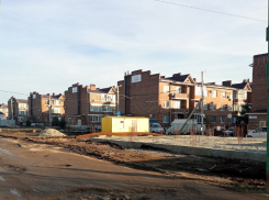 Большинство «плохих» улиц в поселке Российском уже отремонтировали