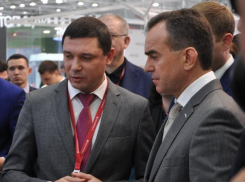 Кондратьев призвал Первышова округлить Краснодар на Российском инвестиционном форуме в Сочи