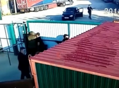 Опубликовано видео вооруженного нападения на кубанский завод