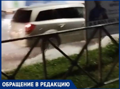 В Краснодаре пешеходной переход во время дождя ушёл под воду