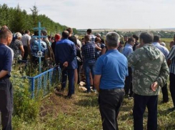 «Мама, себя не вини, надо жить»: в Татрастане прошли похороны погибшего в Сочи мальчика