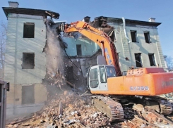 В Краснодаре снесли нашумевший 5-этажный самострой на улице Ратной Славы 