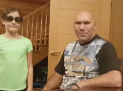 Николай Валуев вместе с дочерью переживают за Сочи и записали видеообращение к россиянам