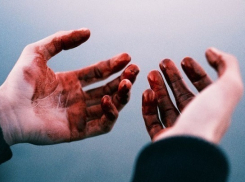 В Краснодаре мужчина убил знакомого ради Chevrolet