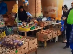 Торговые палатки заблокировали пожарный проезд в Краснодаре