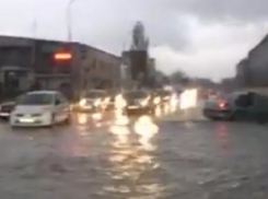 Новороссийск ушел под воду: жители города вплавь добирались до работы