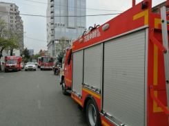  Из горевшего дома на Димитрова в Краснодаре эвакуировали 12 человек 