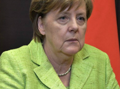 Меркель на встрече в Сочи с Путиным попросила его защитить геев в Чечне