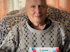 Андрей Анашкин поздравил жителя своего округа с юбилеем 85 лет 