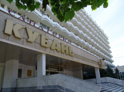 Подозреваемый в многомиллионных махинациях гендир санатория «Кубань» сбежал за границу