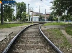 Электричка насмерть сбила 74-летнюю пенсионерку в Краснодарском крае