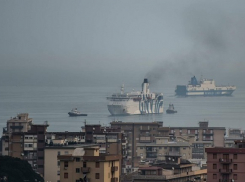 Бывшая сочинская гостиница загорелась в море