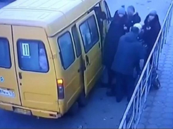 В Тимашевске умерла женщина, которую водитель «выбросил» из маршрутки