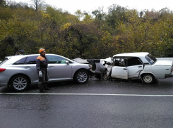 В Сочи спасли пару от смерти, вытащив из авто после жуткого ДТП