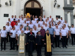 В Краснодаре выбрали безальтернативного атамана города и отстегали его нагайкой