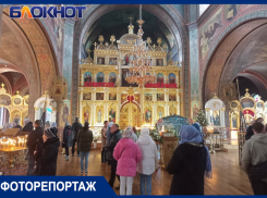 Крестят детей, несут к «пещерам» сладости и игрушки: показываем, как краснодарцы празднуют Рождество